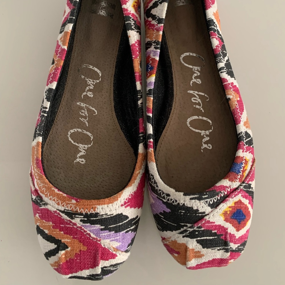 TOMS flats size 5
